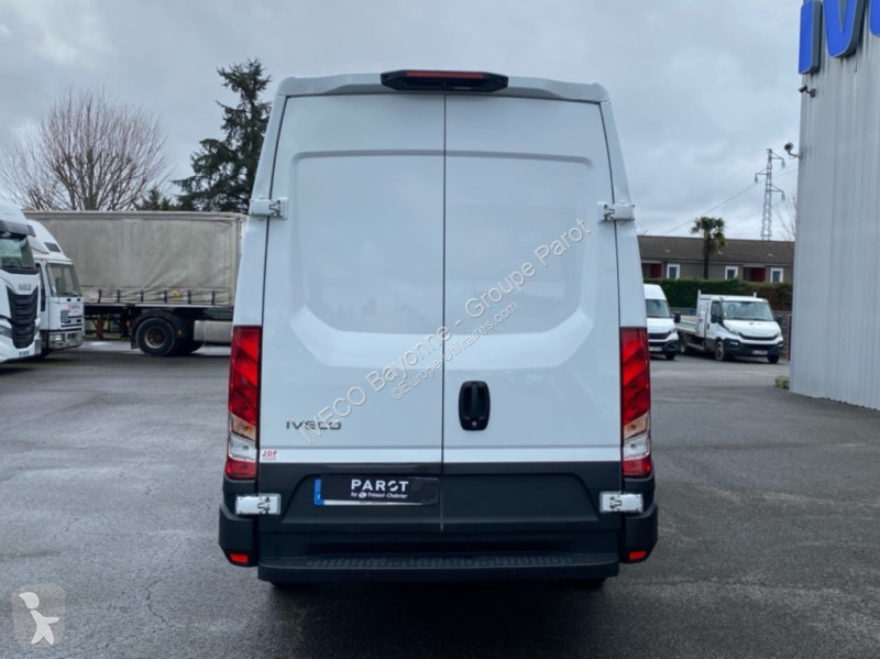 عربة نفعية Iveco 35S14H 2.3 V12