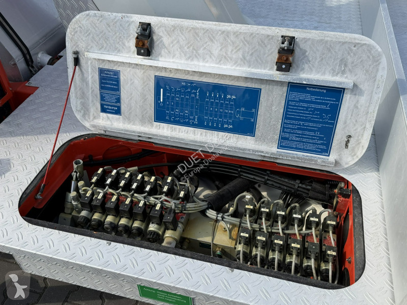 عربة نفعية Nissan