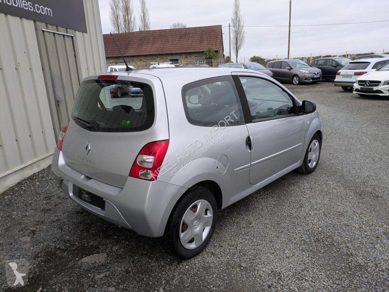 عربة نفعية Renault TWINGO II 1.2I 75CH 3P