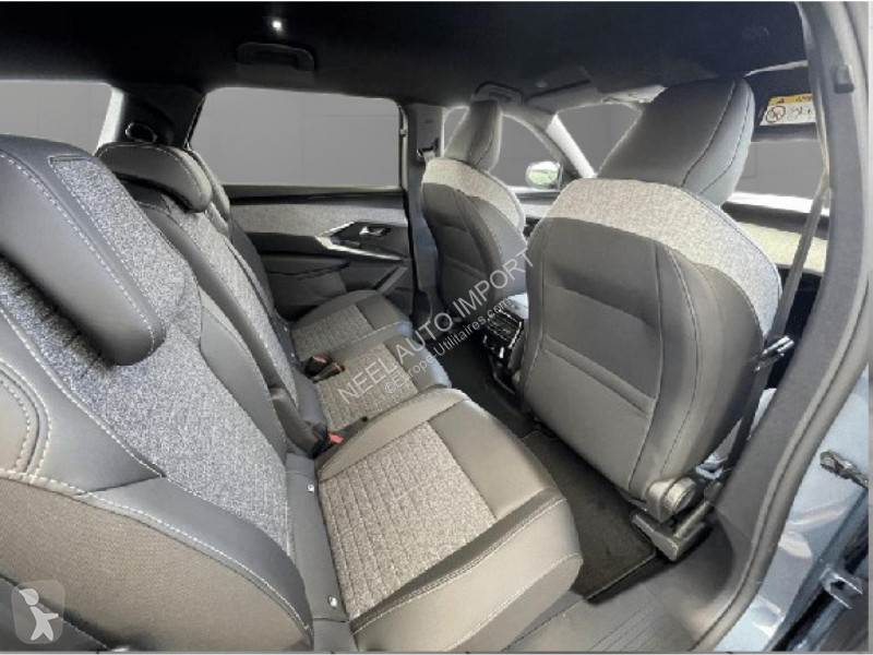 Véhicule utilitaire Peugeot 5008 1.2 i Hybrid...
