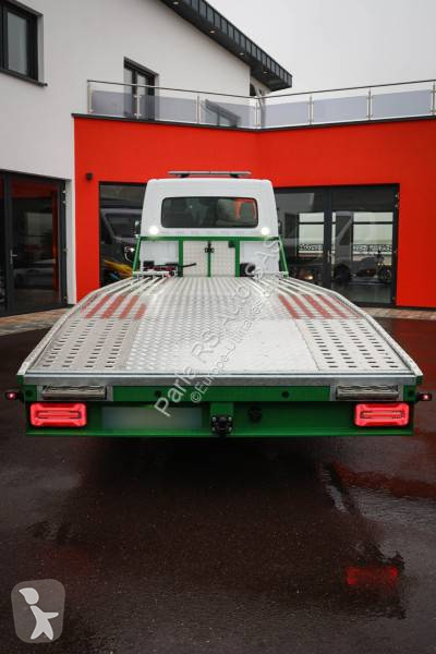 Véhicule utilitaire Nissan