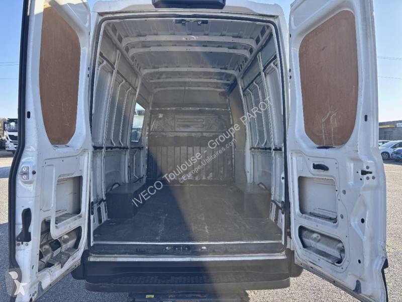 عربة نفعية Iveco