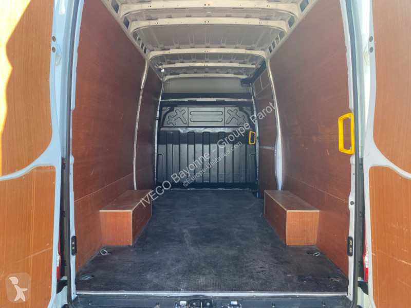 عربة نفعية Iveco 35S14H 2.3 V12