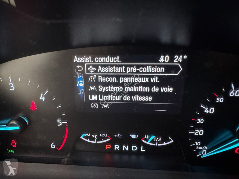 عربة نفعية Ford 1.5 EcoBlue 120 Titanium BVA8