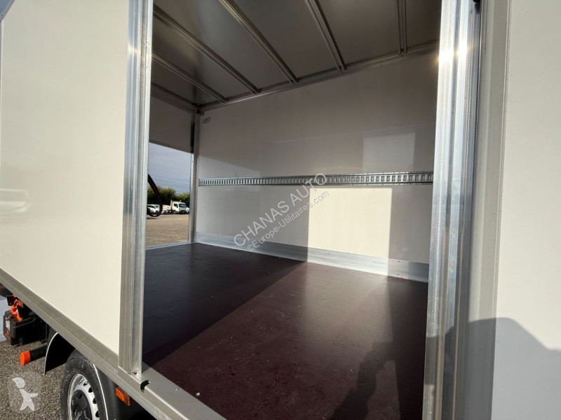 Samochód dostawczy Nissan 3T5 2.0L 170...