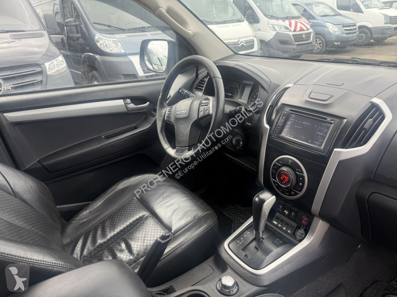 Véhicule utilitaire Isuzu 2.5 TD 163 SPACE...