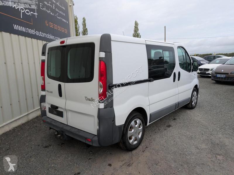Véhicule utilitaire Renault TRAFIC II L1H1...