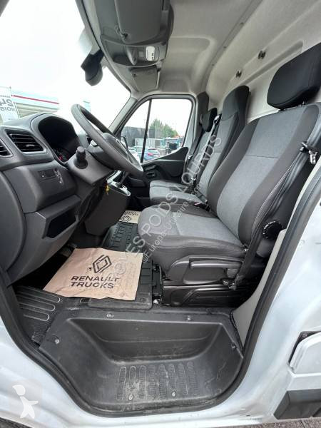 Véhicule utilitaire Nissan