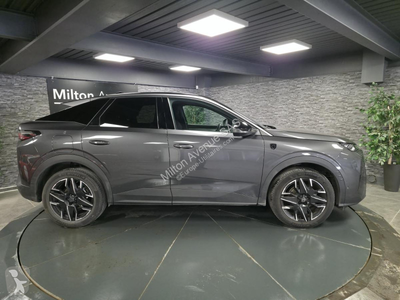 Véhicule utilitaire Peugeot 3008 1.2i Hybrid...