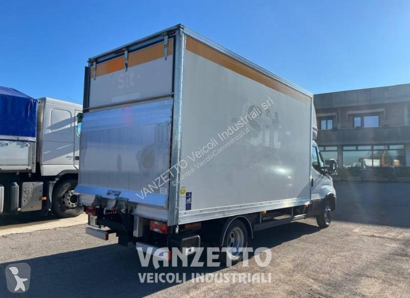 عربة نفعية Iveco
