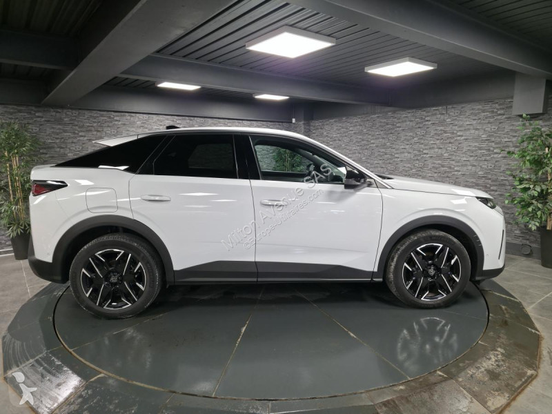 Samochód dostawczy Peugeot 3008 1.2i Hybrid...