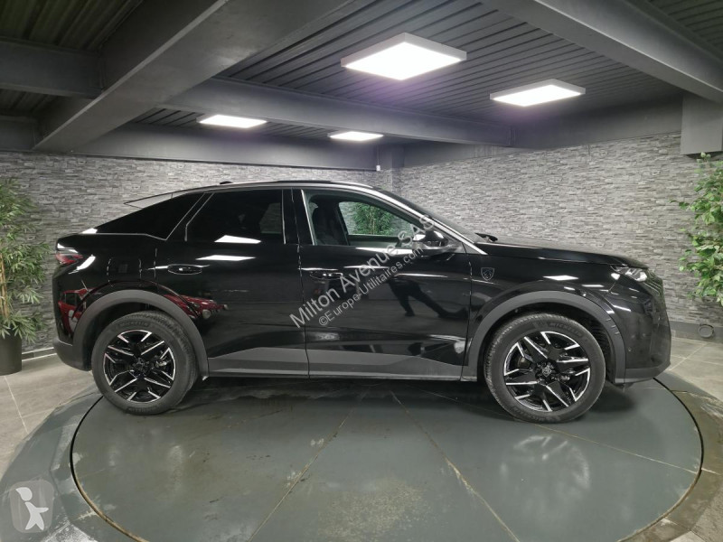 Véhicule utilitaire Peugeot 3008 1.2i Hybrid...