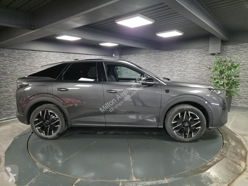عربة نفعية Peugeot 3008 1.2i Hybrid -136 - BV...