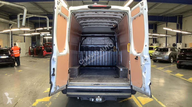Véhicule utilitaire Iveco 35S18H A8 V12