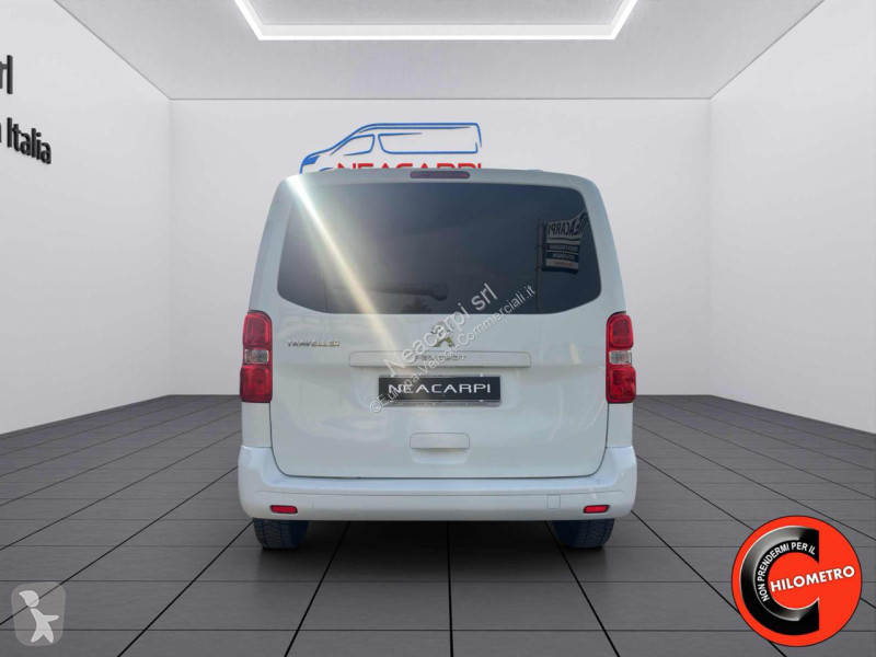 عربة نفعية Peugeot Traveller