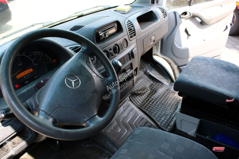 Samochód dostawczy Mercedes 211 CDI...