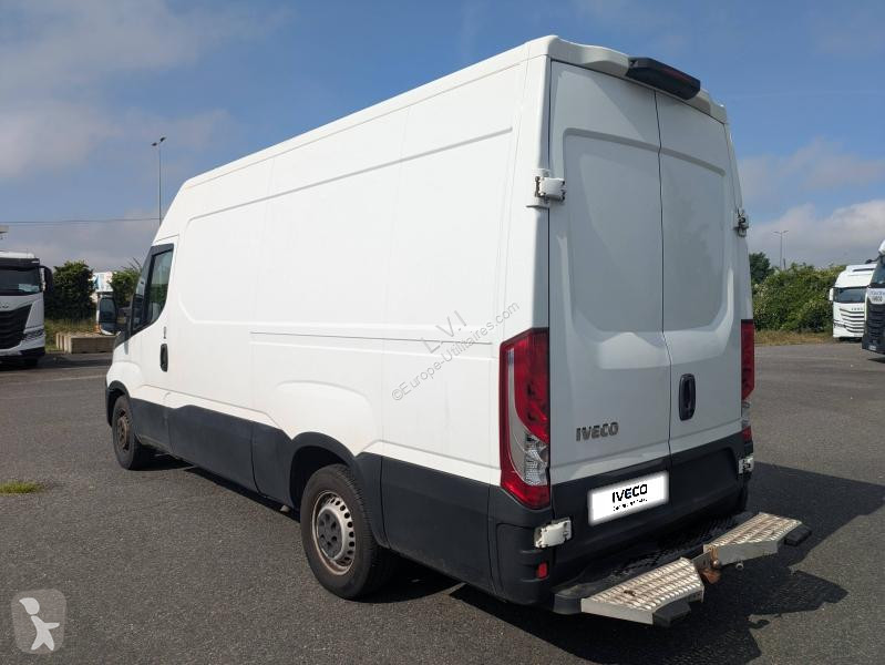 Véhicule utilitaire Iveco 35S Fg 35S13V12