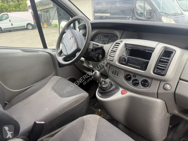 Véhicule utilitaire Renault TRAFIC II PASSENGER...