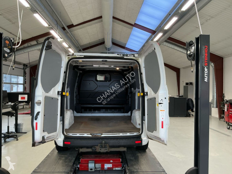 Véhicule utilitaire Ford 320 L1H1 2.0 TDCi 130...