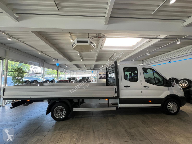 عربة نفعية Ford DoKa Maxi...