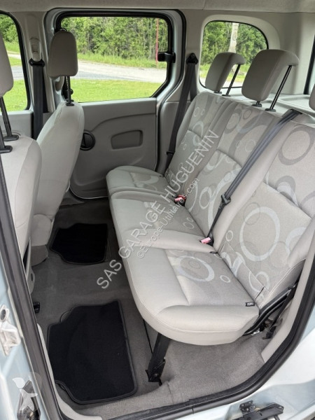 Véhicule utilitaire Renault KANGOO II 1.6 90CH...