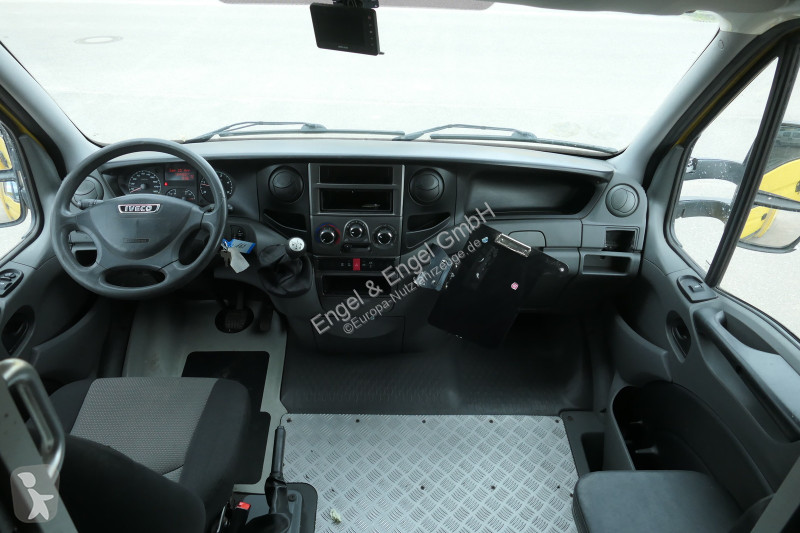 Véhicule utilitaire Iveco Daily 35 S11 C30C...
