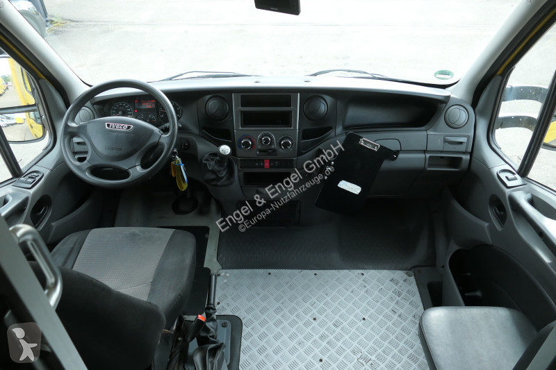 Лекотоварен автомобил Iveco Daily 35 S11 C30C...
