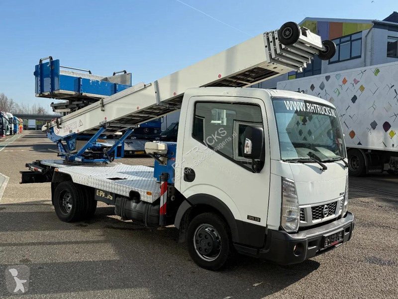 Furgoneta Nissan 35.13 met paus verhuislift 25...