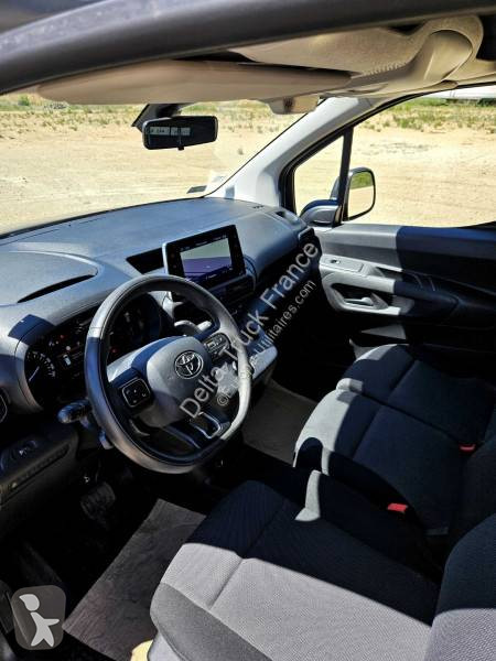 عربة نفعية Toyota