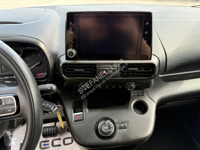 عربة نفعية Citroën BERLINGO M CLUB 130 EAT 8