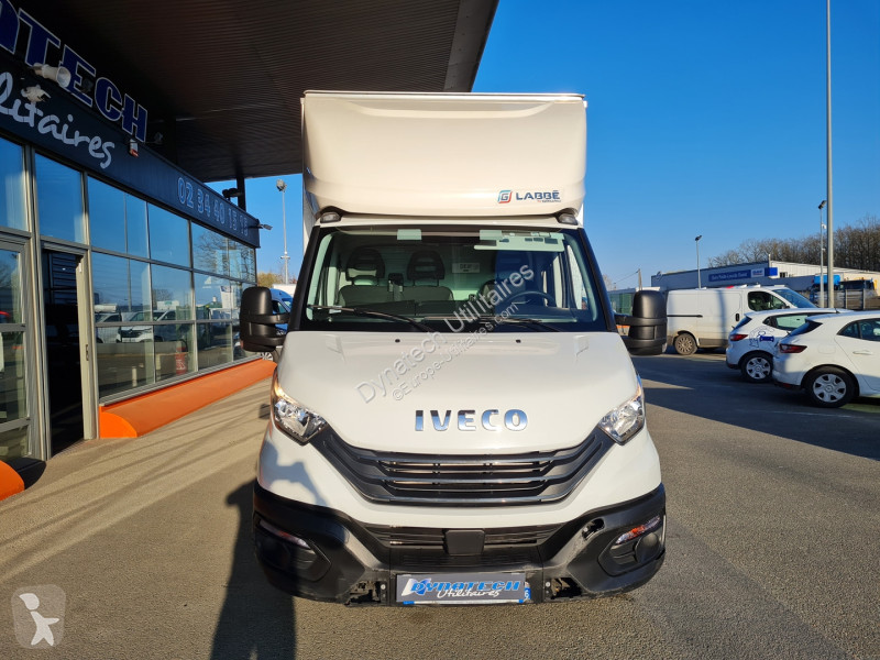 Véhicule utilitaire Iveco 35C16
