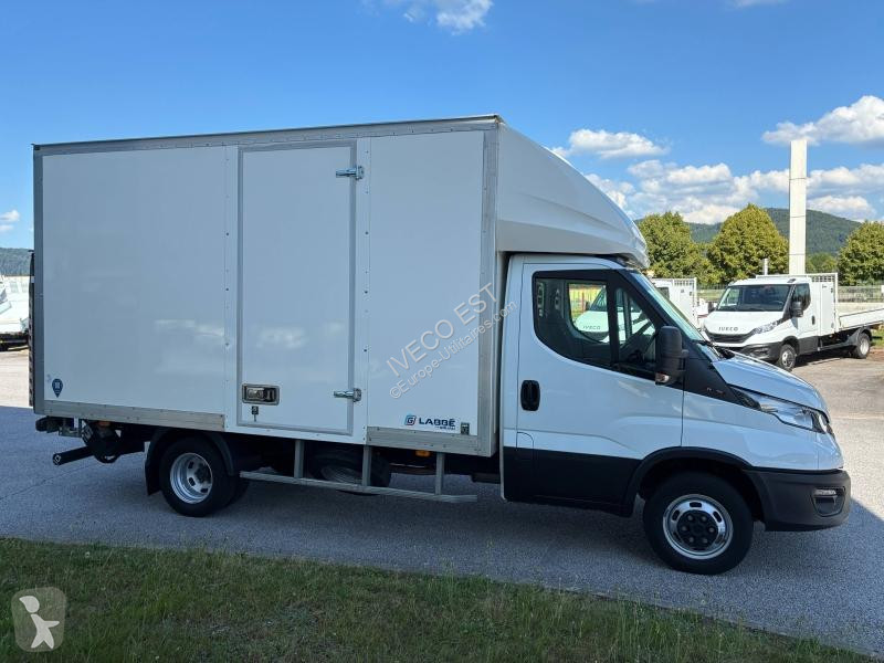 Véhicule utilitaire Iveco 3.0 - Caisse 20 m3 +...
