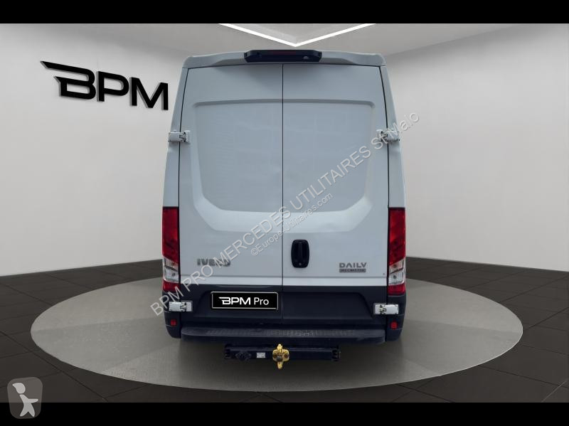 Véhicule utilitaire Iveco 35S Fg 35S16H V16...
