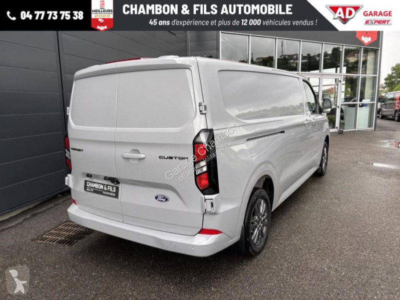 Véhicule utilitaire Ford FOURGON 320 L2H1 2.0...