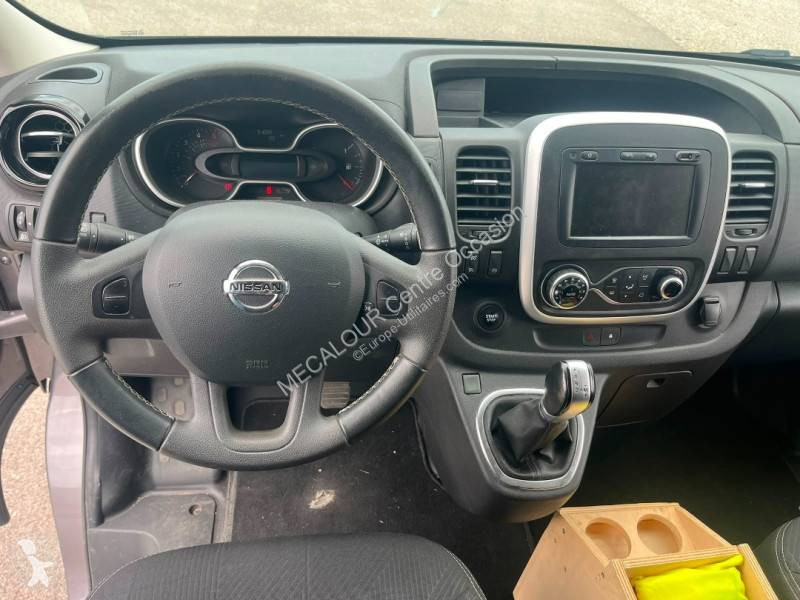 عربة نفعية Nissan