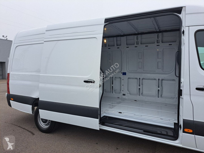 Véhicule utilitaire Mercedes 317 CDI 43 3.5T...