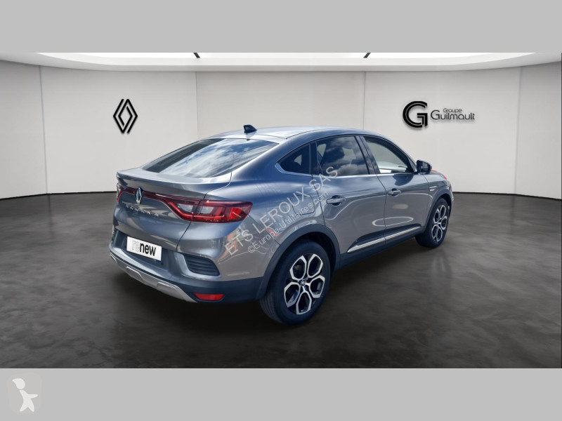 عربة نفعية Renault ARKANA