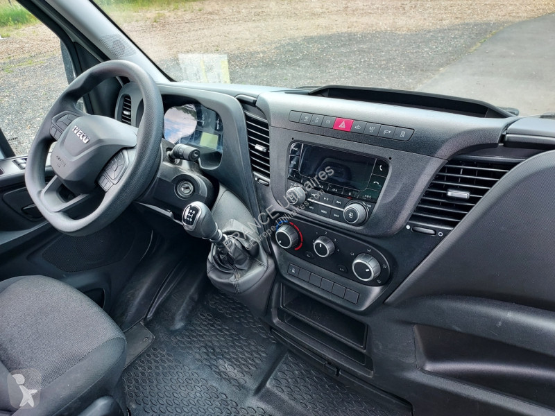 عربة نفعية Iveco DAILY CAISSE 20M3 TROUILLET...