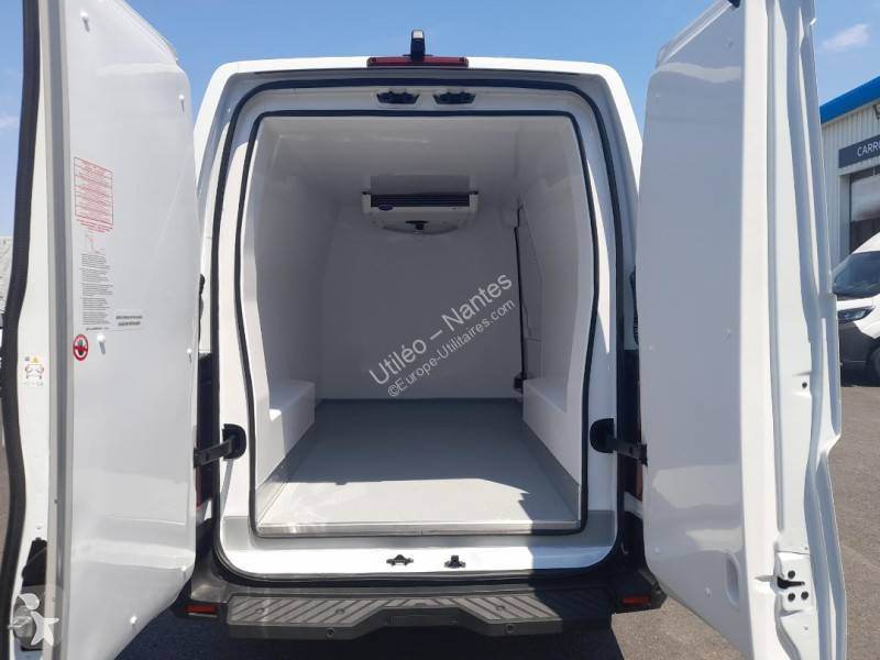 Véhicule utilitaire Nissan