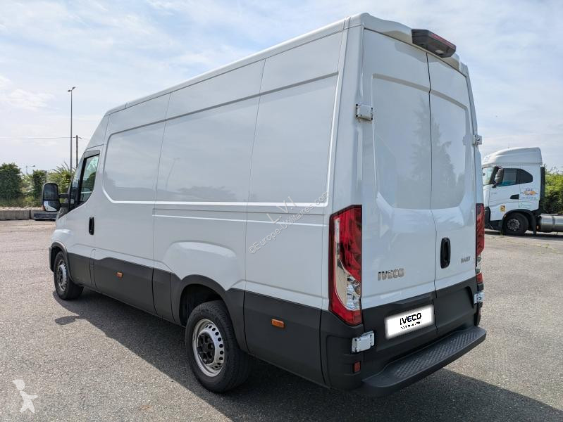 Véhicule utilitaire Iveco 35S Fg 35S14 2.3 V12...