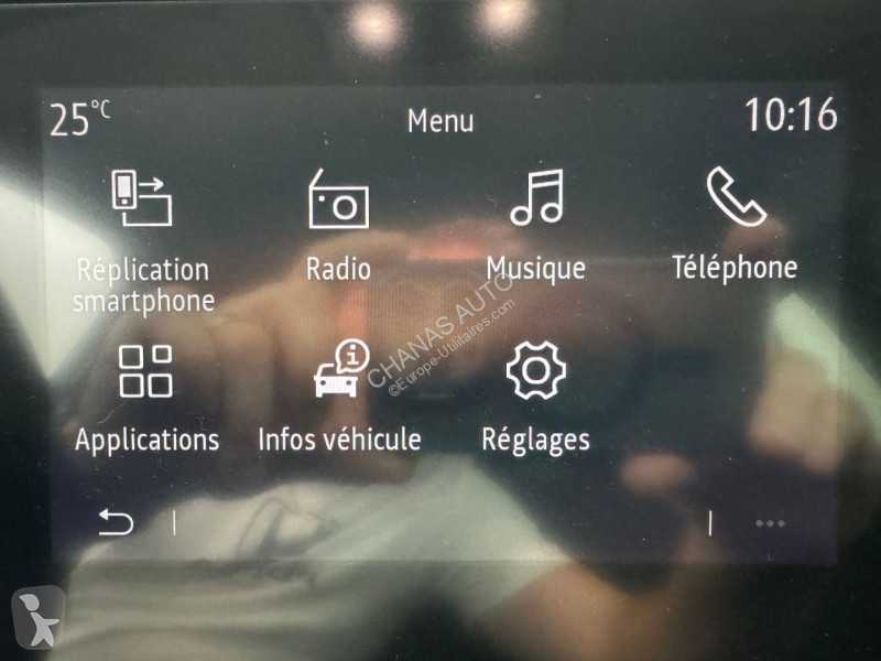 Комерційні автомобілі Renault 1.0 TCe 100 Zen Pack