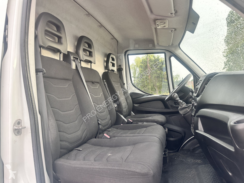 Véhicule utilitaire Iveco DAILY 35S FG 35S11V13