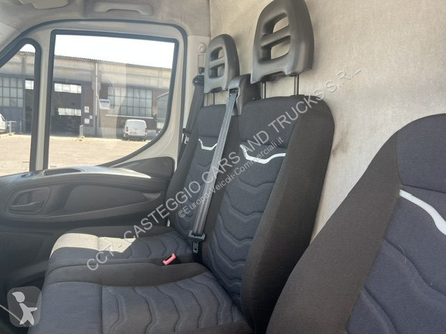 Véhicule utilitaire Iveco DAILY