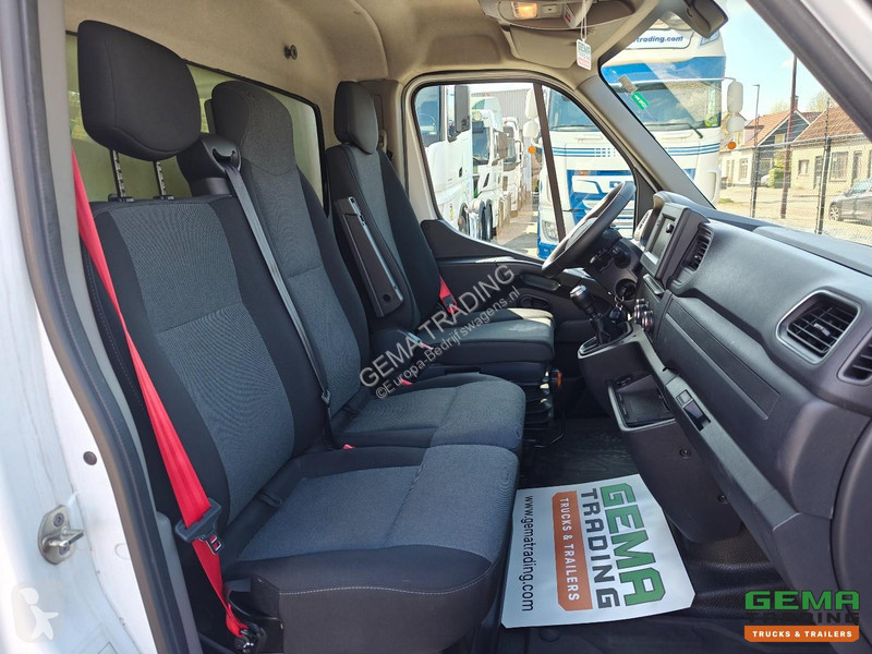 Furgoneta Renault 4x2 Day Cab (3 Persons)...