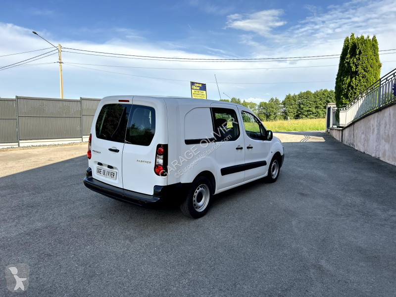 Véhicule utilitaire Peugeot Long Cabine...