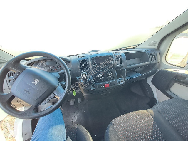 عربة نفعية Peugeot BOXER