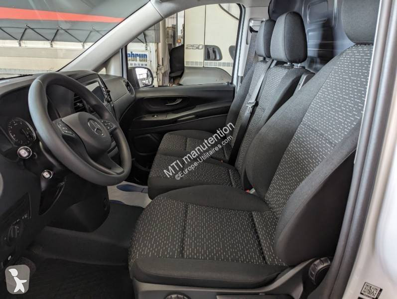 Samochód dostawczy Mercedes