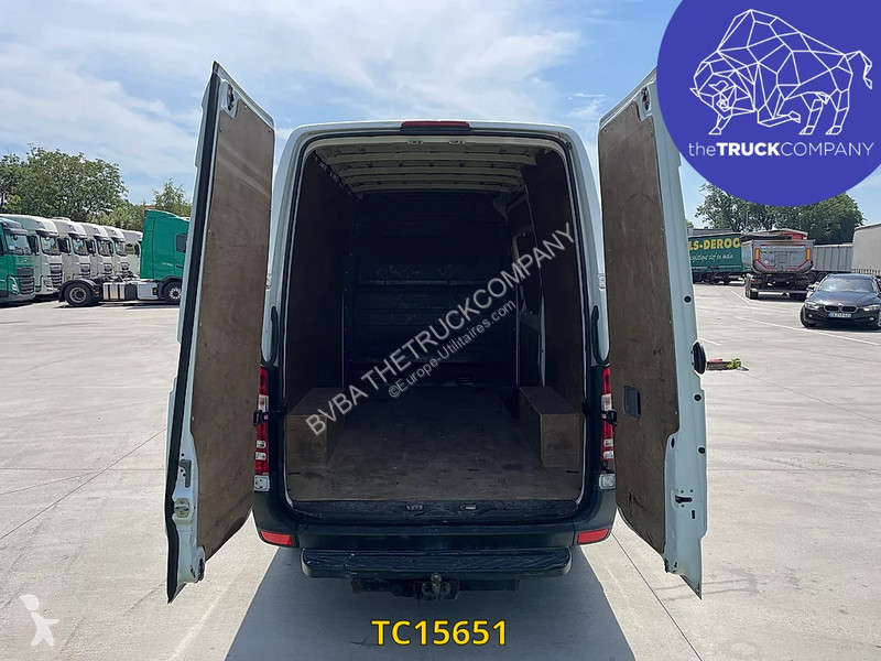 Mercedes 213 37s Transporter
