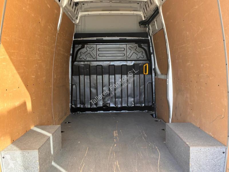 Furgoneta Iveco  35S18 V 18m3 AUTOMATICA