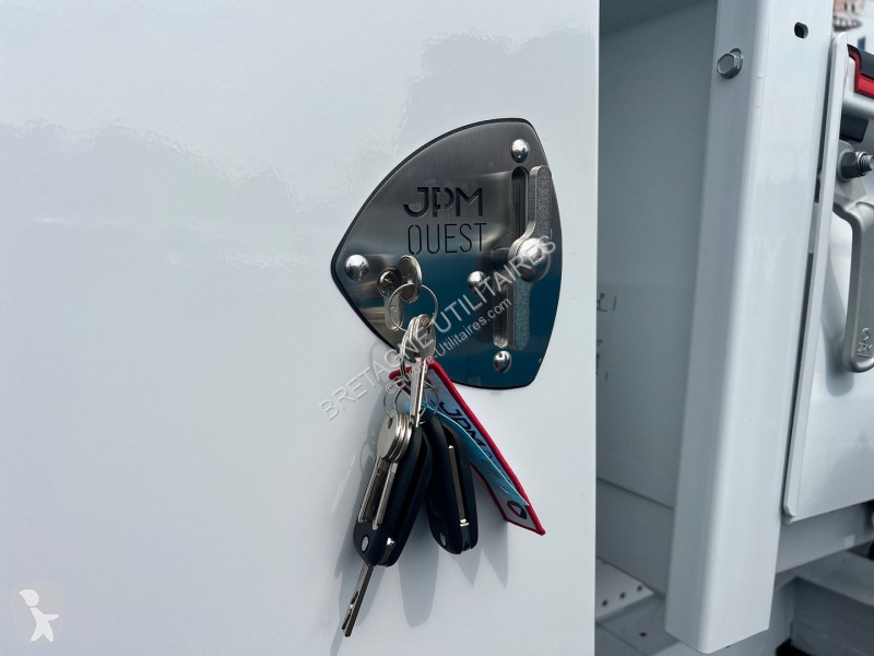عربة نفعية Nissan INTERSTAR CCB BENNE 2 VANTAUX...